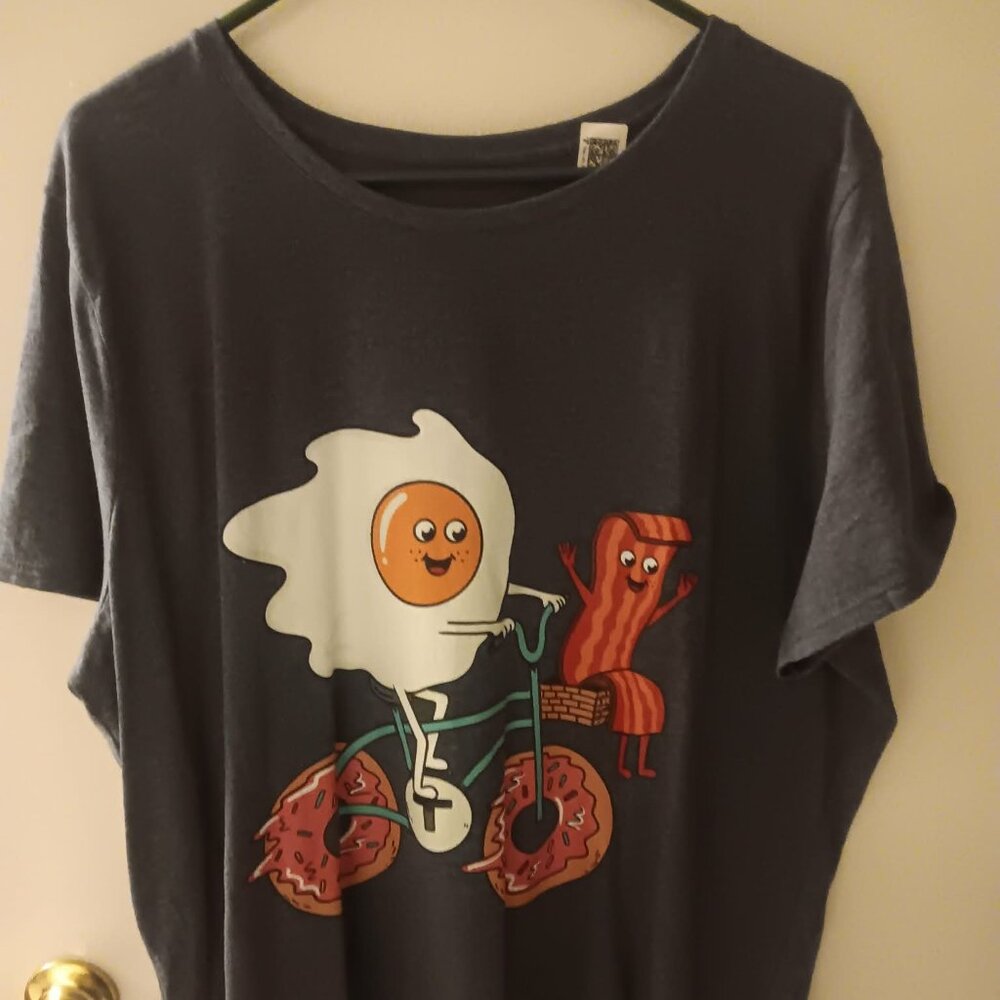 woman's tee-shirt Bacon, Eggs and donuts size 3X